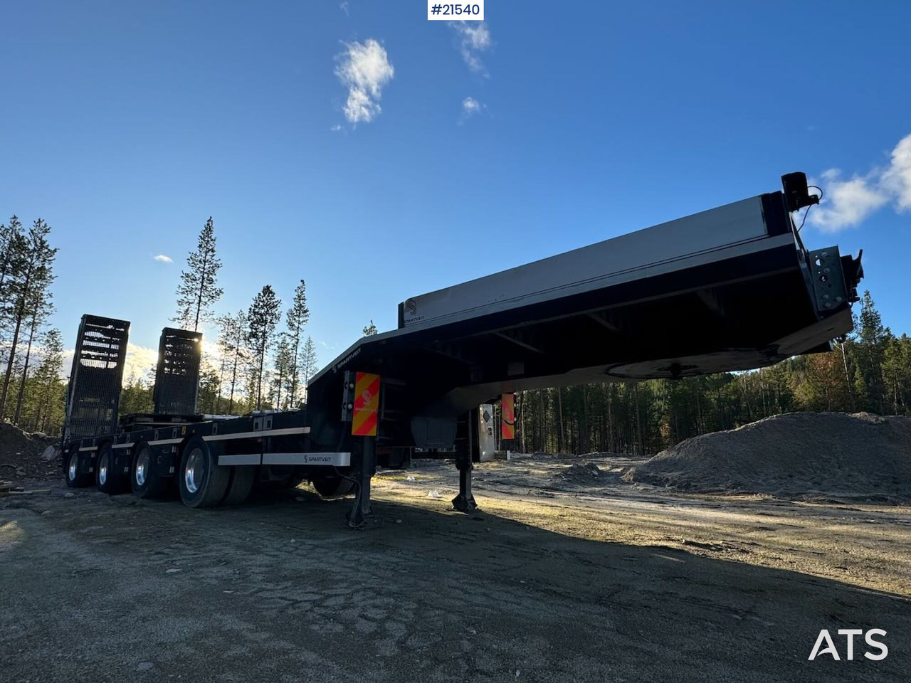 Rojo 2021 Rojo Maskinsemi m/ hydrauliske kjørebruer - Puspiekabe zema profila platforma: foto 1 Rojo 2021 Rojo Maskinsemi m/ hydrauliske kjørebruer - Puspiekabe zema profila platforma: foto 1