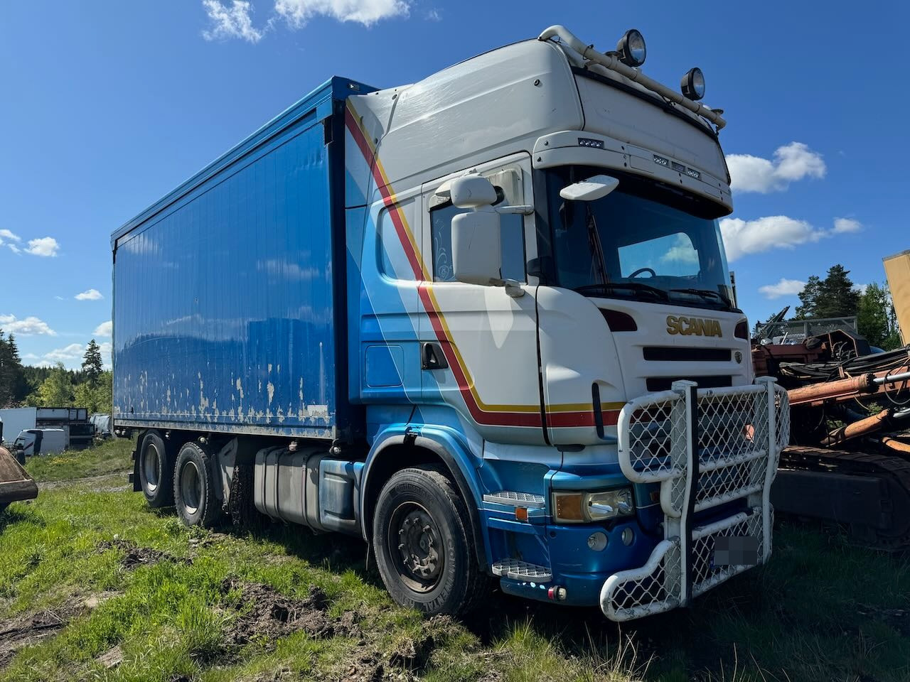 Scania R500 - Kravas automašīna ar slēgto virsbūvi: foto 1 Scania R500 - Kravas automašīna ar slēgto virsbūvi: foto 1