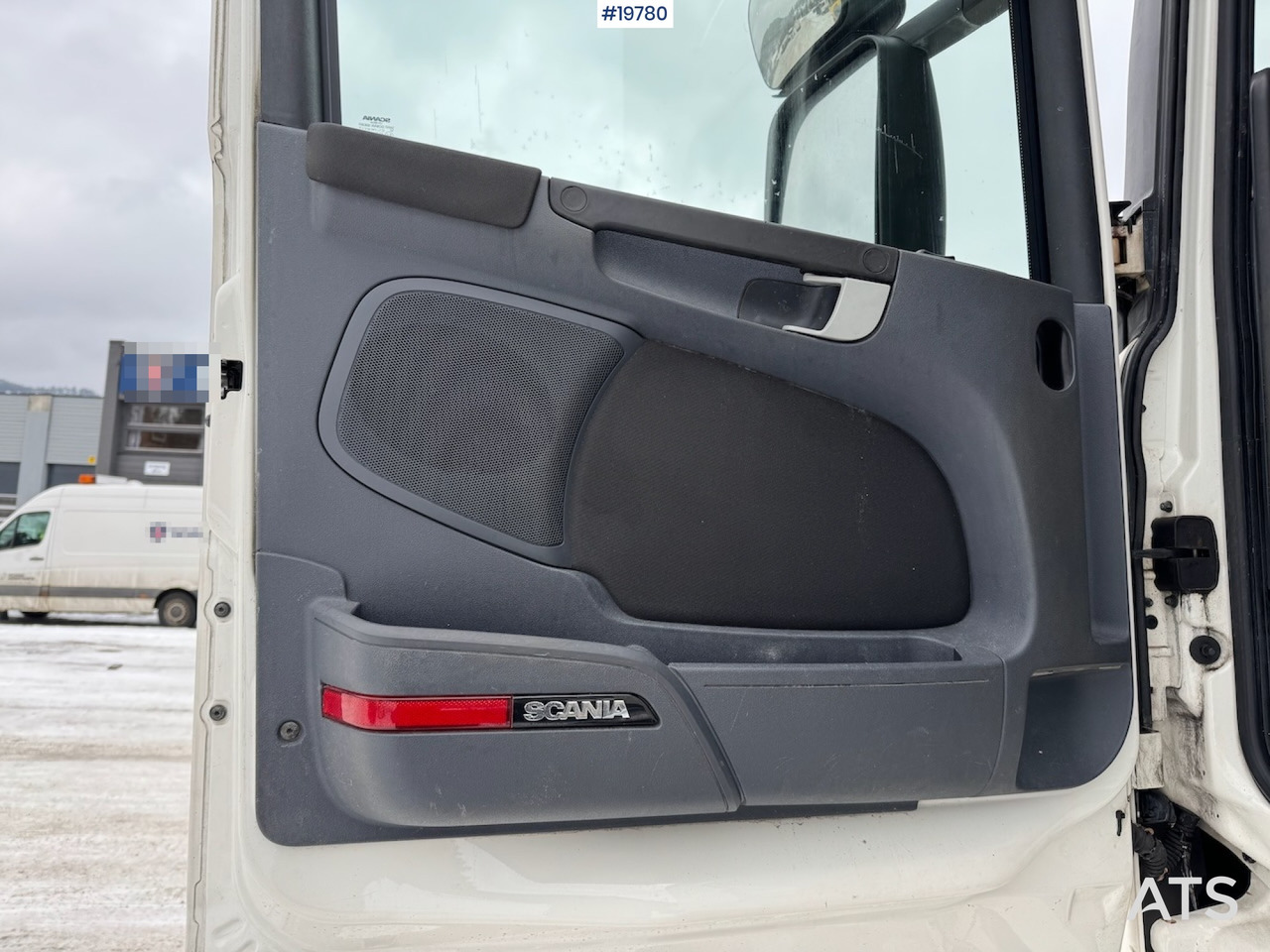 Scania R560 - Kravas automašīna ar slēgto virsbūvi: foto 4 Scania R560 - Kravas automašīna ar slēgto virsbūvi: foto 4