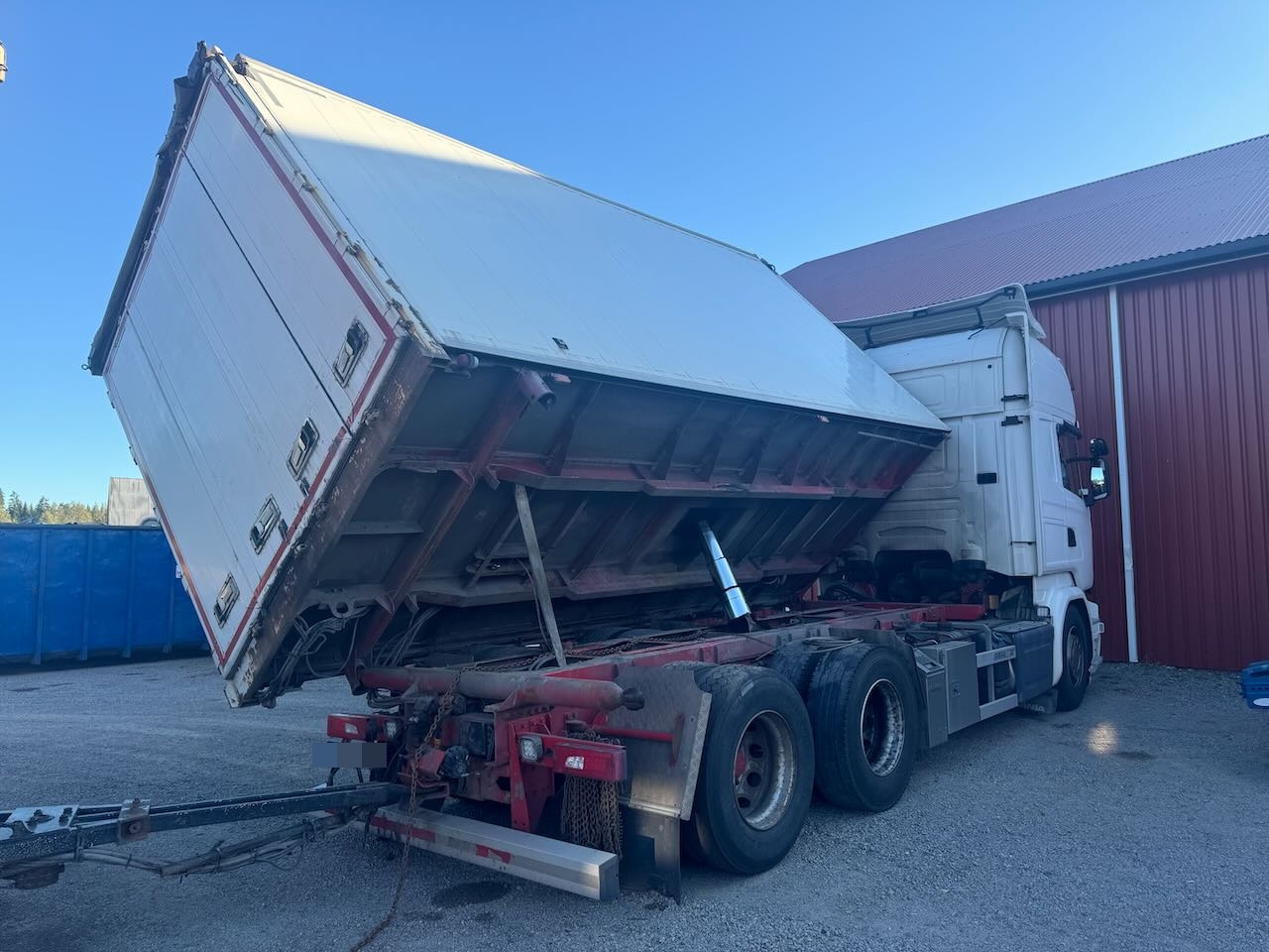 Scania R580 - Kravas automašīna ar slēgto virsbūvi: foto 4 Scania R580 - Kravas automašīna ar slēgto virsbūvi: foto 4
