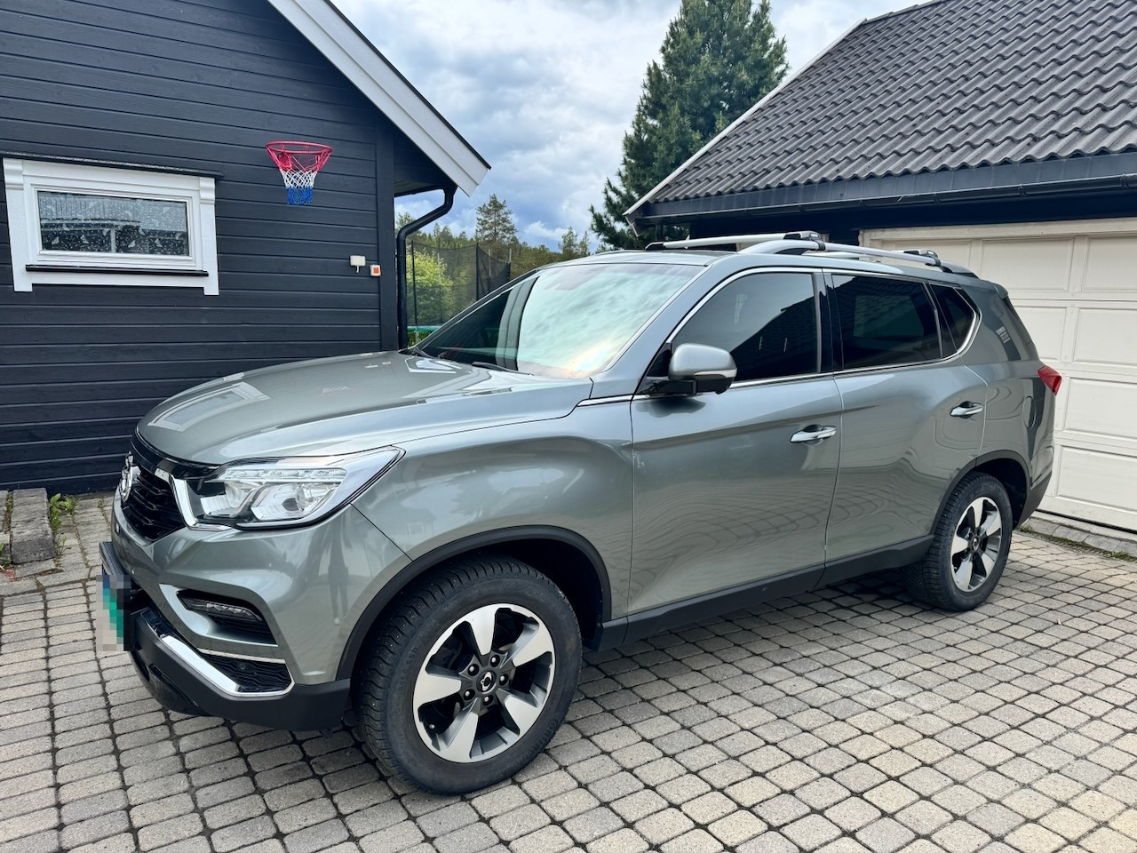 Ssangyong REXTON - Vieglā automašīna: foto 2 Ssangyong REXTON - Vieglā automašīna: foto 2