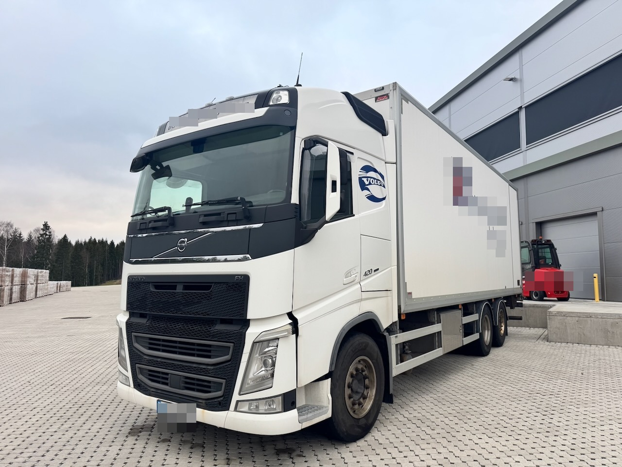 Volvo 2015 Volvo FH420 6x2 Skapbil. Eu-godkjent. SE VIDEO - Kravas automašīna ar slēgto virsbūvi: foto 1 Volvo 2015 Volvo FH420 6x2 Skapbil. Eu-godkjent. SE VIDEO - Kravas automašīna ar slēgto virsbūvi: foto 1