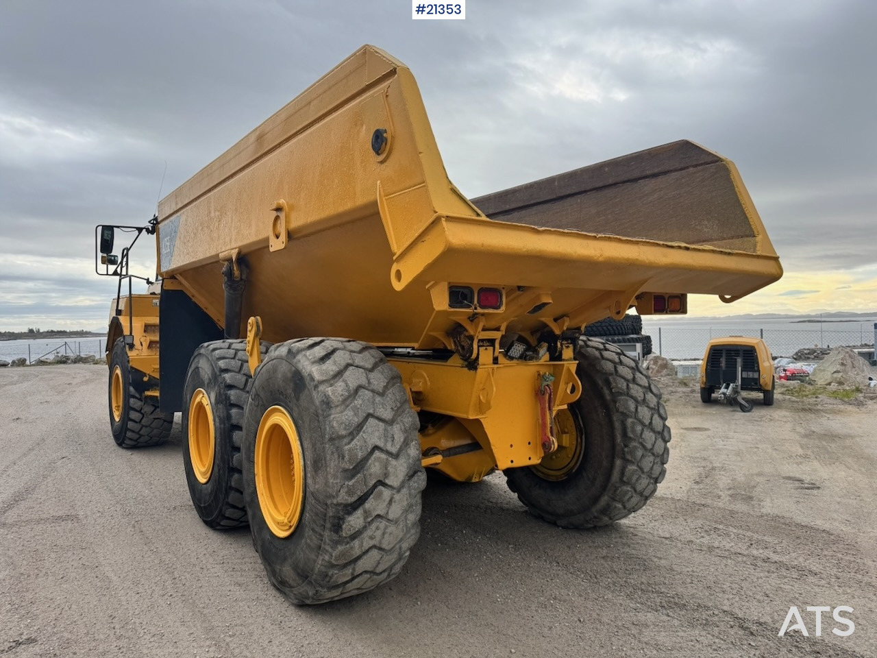 Volvo A25E - Artikulētias pašizgāzējs: foto 5 Volvo A25E - Artikulētias pašizgāzējs: foto 5