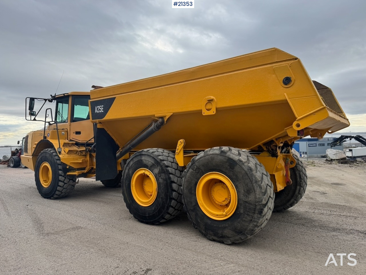Volvo A25E - Artikulētias pašizgāzējs: foto 4 Volvo A25E - Artikulētias pašizgāzējs: foto 4