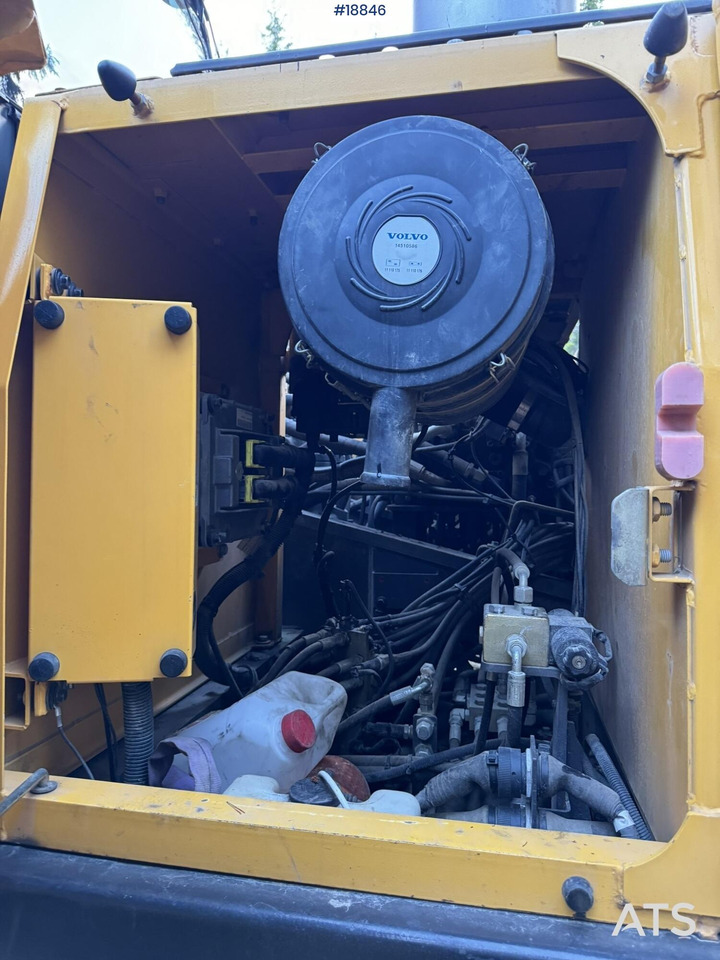 Kāpurķēžu ekskavators Volvo EC210CL: foto 30