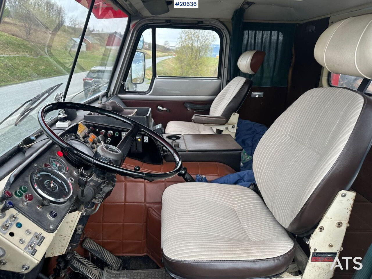 Bortu kravas automašīna/ Platforma, Kravas auto ar manipulatoru Volvo F89 46: foto 38
