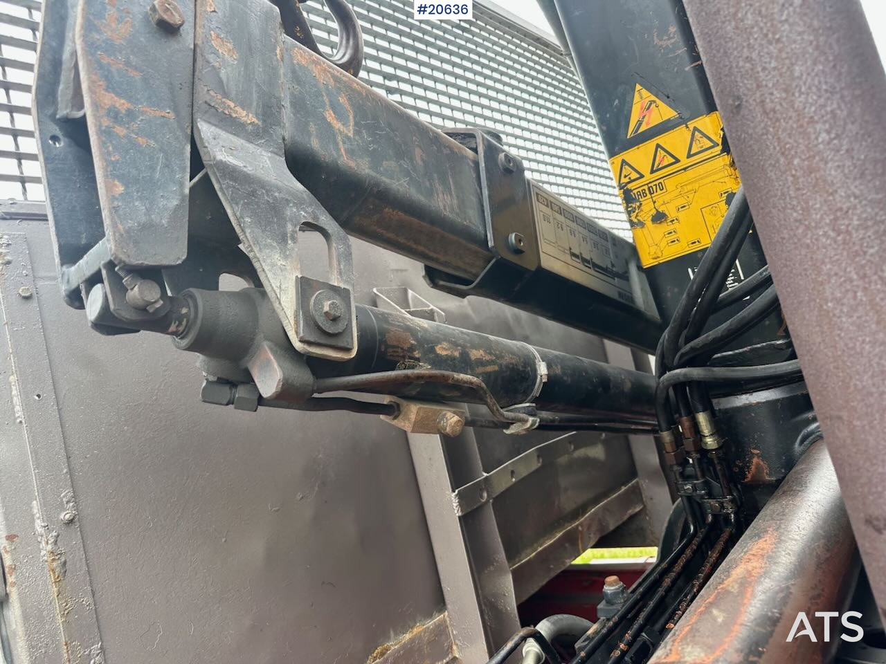 Bortu kravas automašīna/ Platforma, Kravas auto ar manipulatoru Volvo F89 46: foto 33