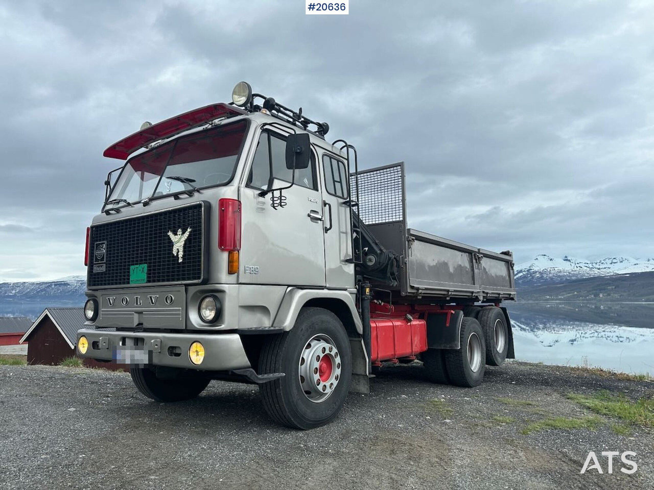 Volvo F89 46 - Bortu kravas automašīna/ Platforma, Kravas auto ar manipulatoru: foto 1 Volvo F89 46 - Bortu kravas automašīna/ Platforma, Kravas auto ar manipulatoru: foto 1