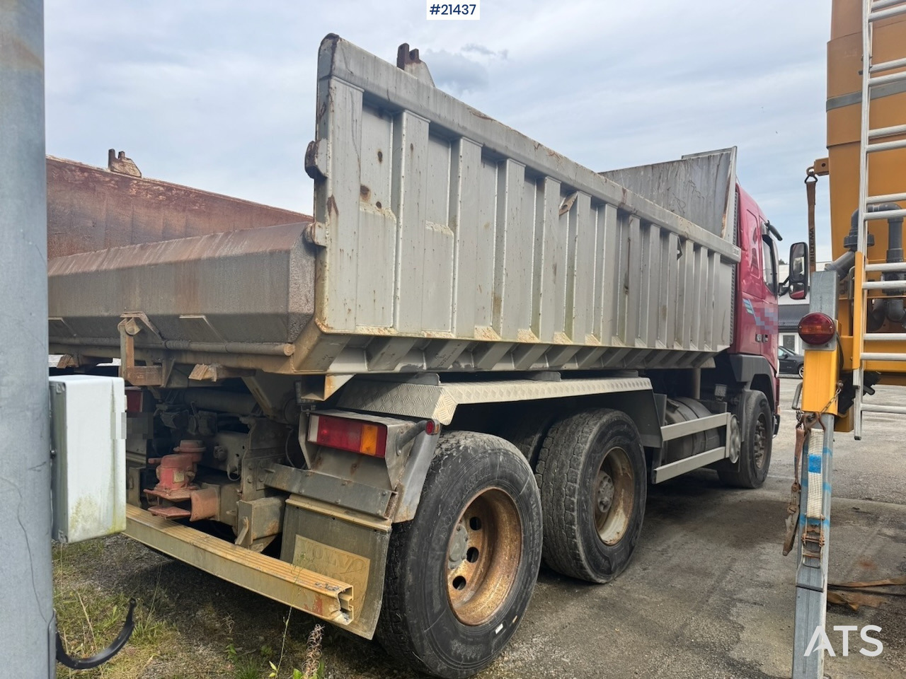 Volvo FH12 420 - Kravas automašīna pašizgāzējs: foto 5 Volvo FH12 420 - Kravas automašīna pašizgāzējs: foto 5