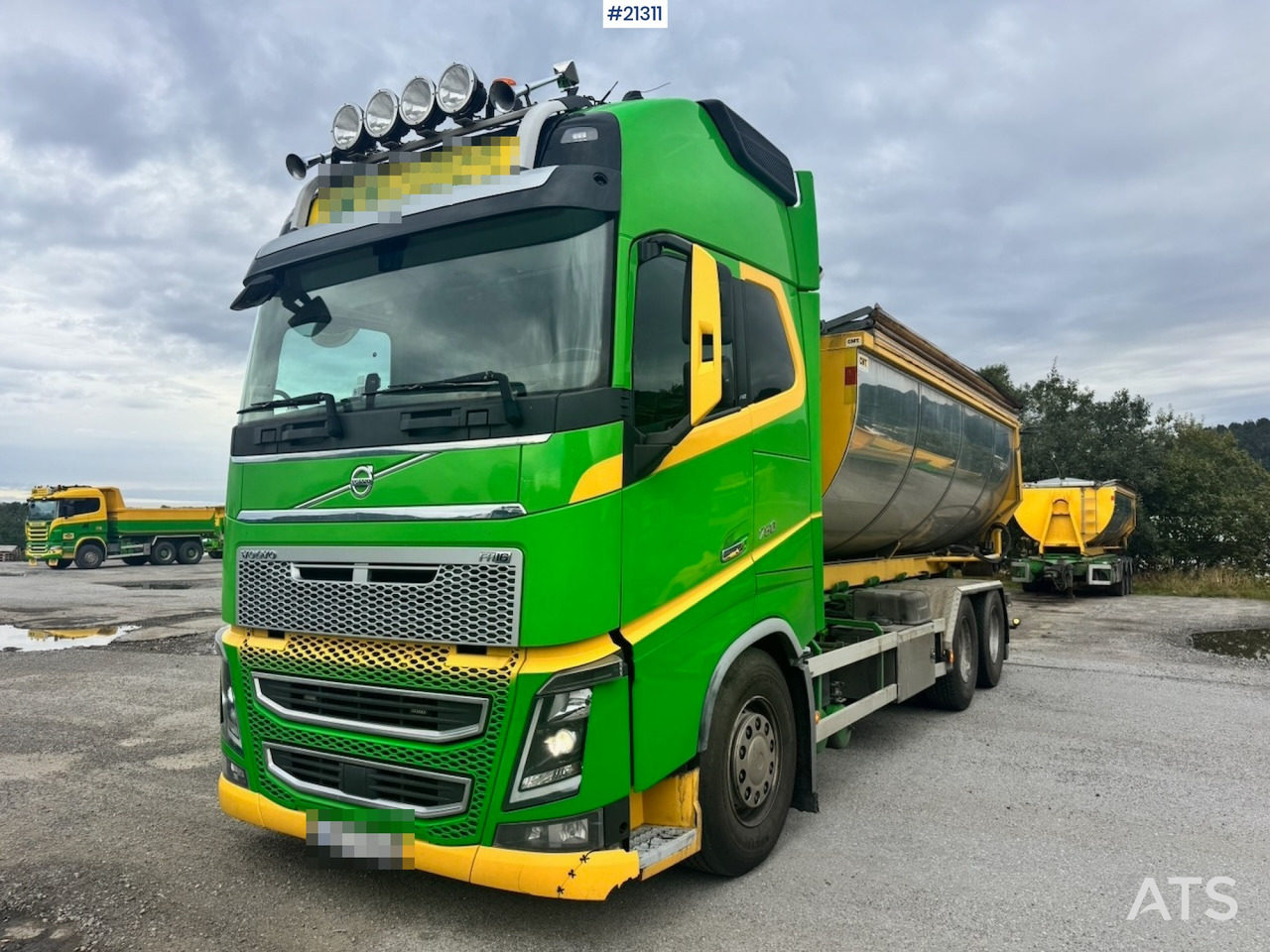 Volvo FH16 750 - Pacēlājs ar āķi: foto 1 Volvo FH16 750 - Pacēlājs ar āķi: foto 1