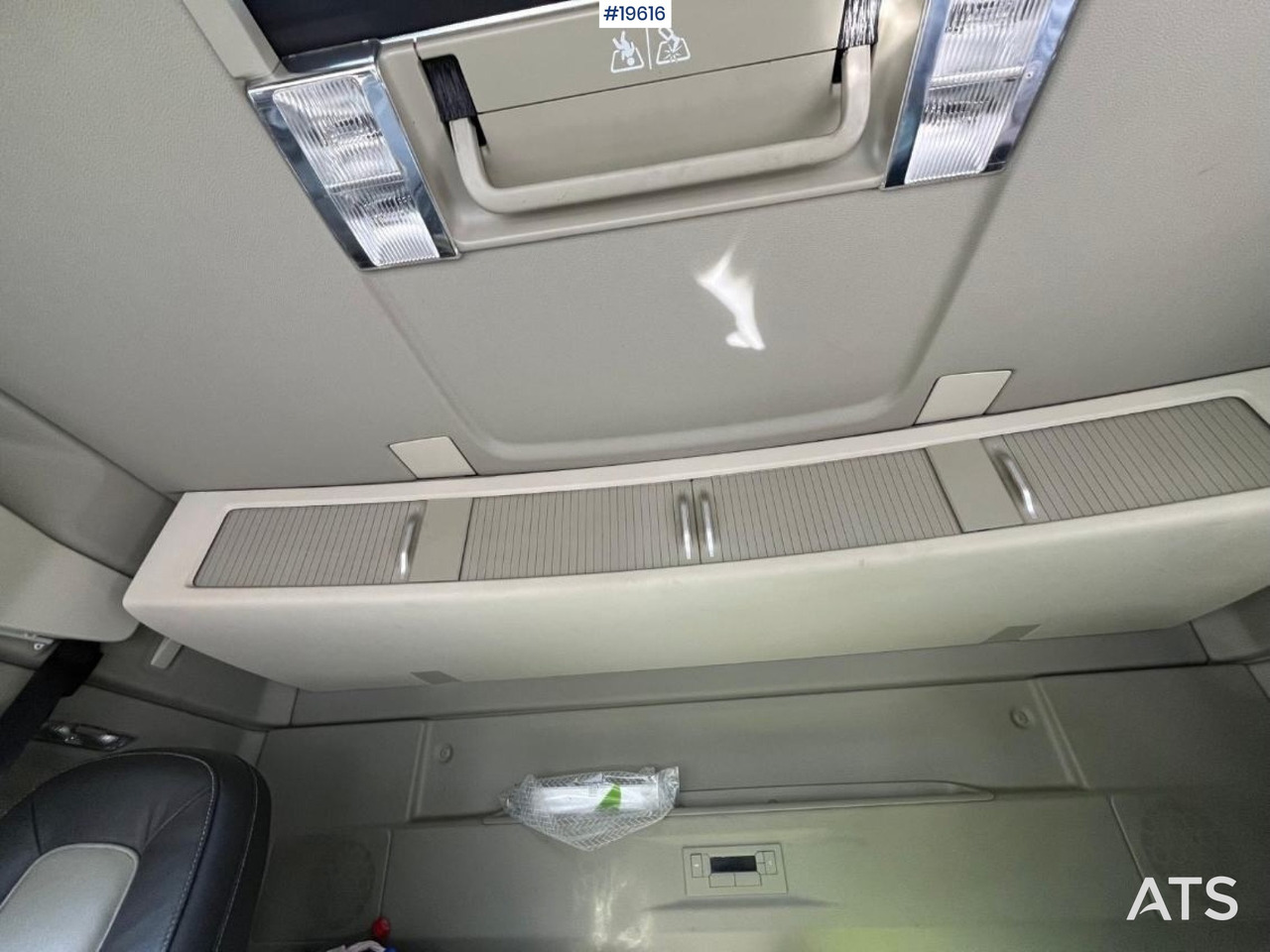 Pacēlājs ar āķi, Kravas auto ar manipulatoru Volvo FH420: foto 20
