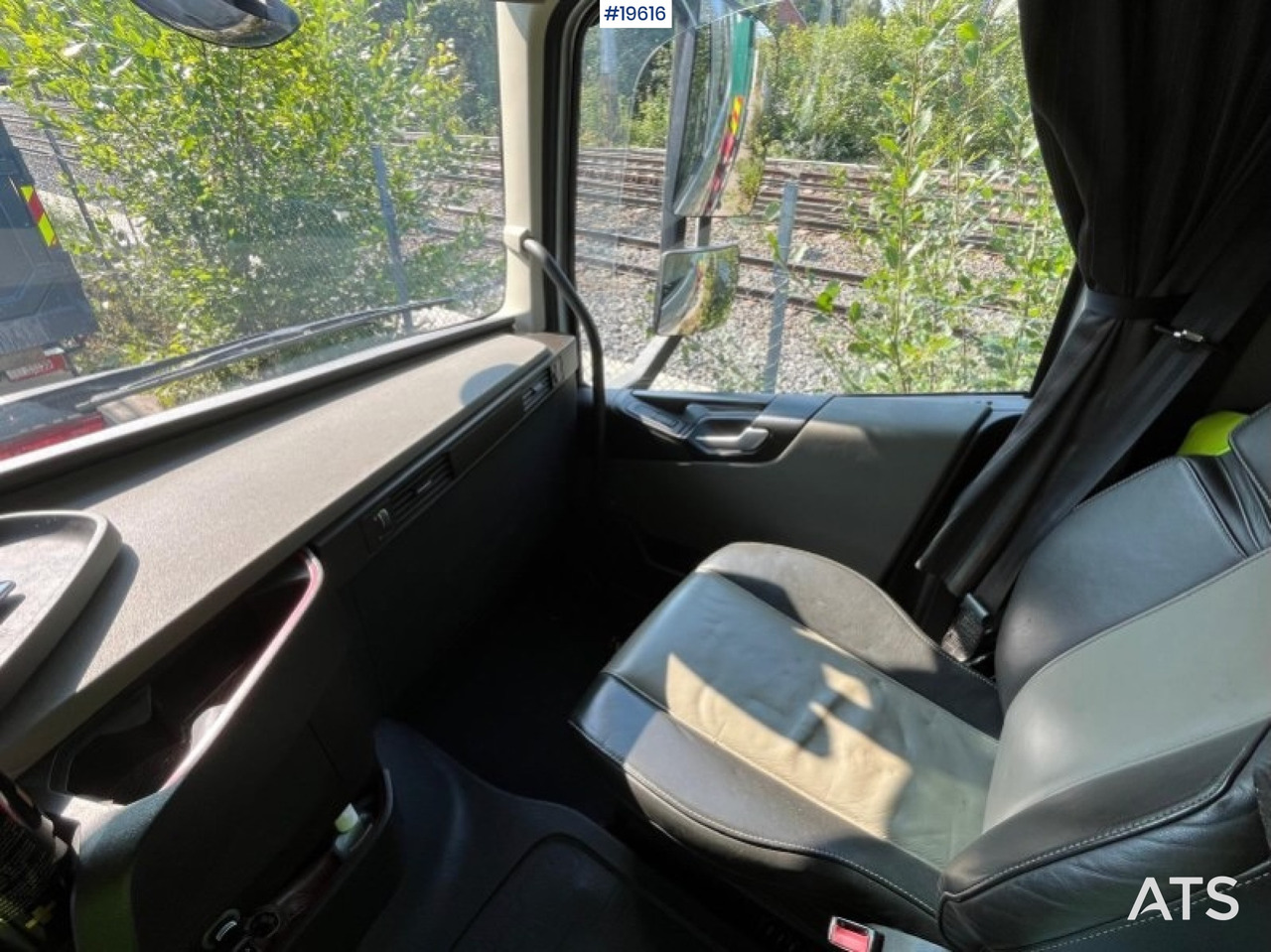 Pacēlājs ar āķi, Kravas auto ar manipulatoru Volvo FH420: foto 19