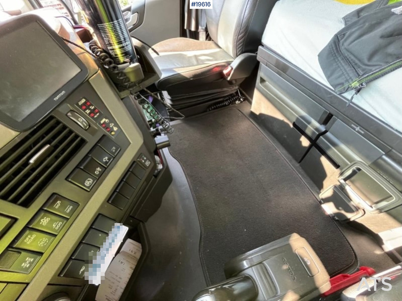 Pacēlājs ar āķi, Kravas auto ar manipulatoru Volvo FH420: foto 16