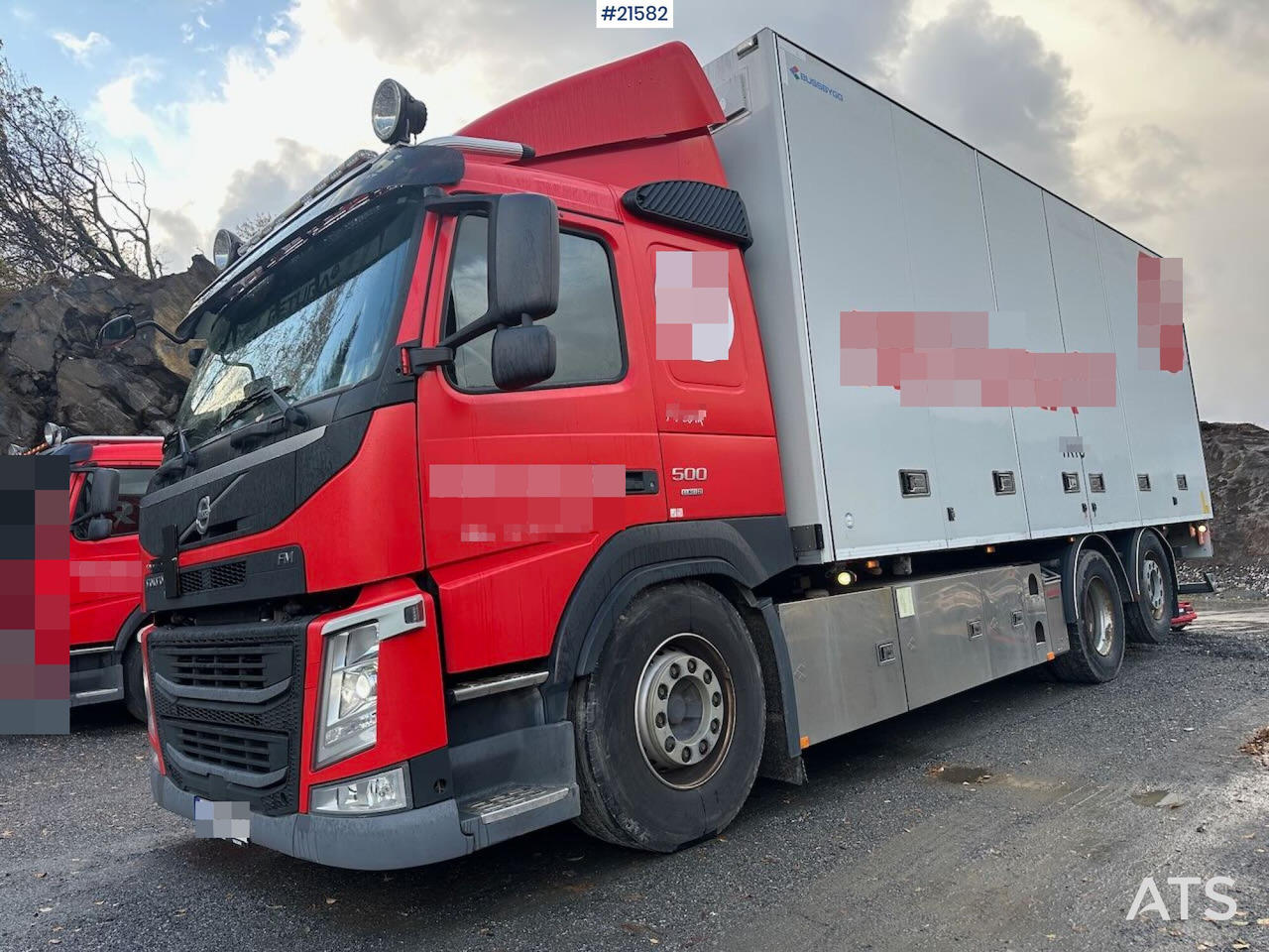Volvo FM 500 6x2 skapbil m/ full sideåpning og lift. - Kravas automašīna ar slēgto virsbūvi: foto 2 Volvo FM 500 6x2 skapbil m/ full sideåpning og lift. - Kravas automašīna ar slēgto virsbūvi: foto 2