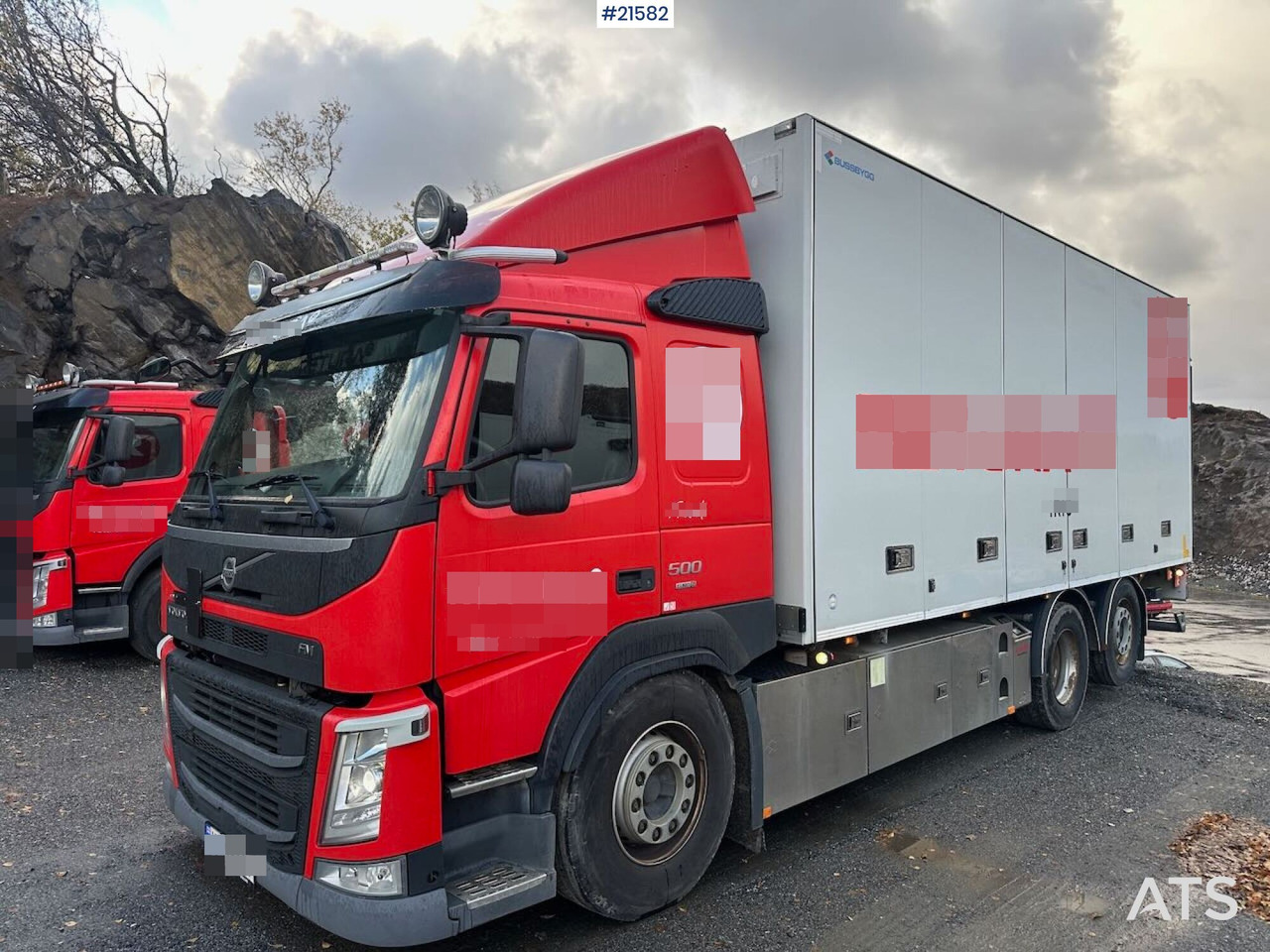 Volvo FM 500 6x2 skapbil m/ full sideåpning og lift. - Kravas automašīna ar slēgto virsbūvi: foto 3 Volvo FM 500 6x2 skapbil m/ full sideåpning og lift. - Kravas automašīna ar slēgto virsbūvi: foto 3