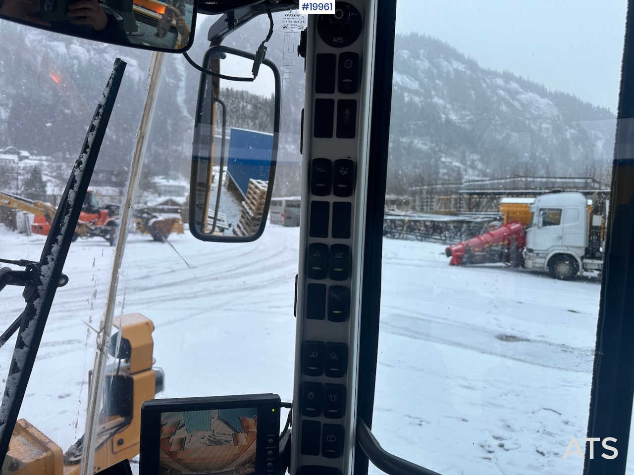 Riteņu iekrāvējs Volvo L90F: foto 39