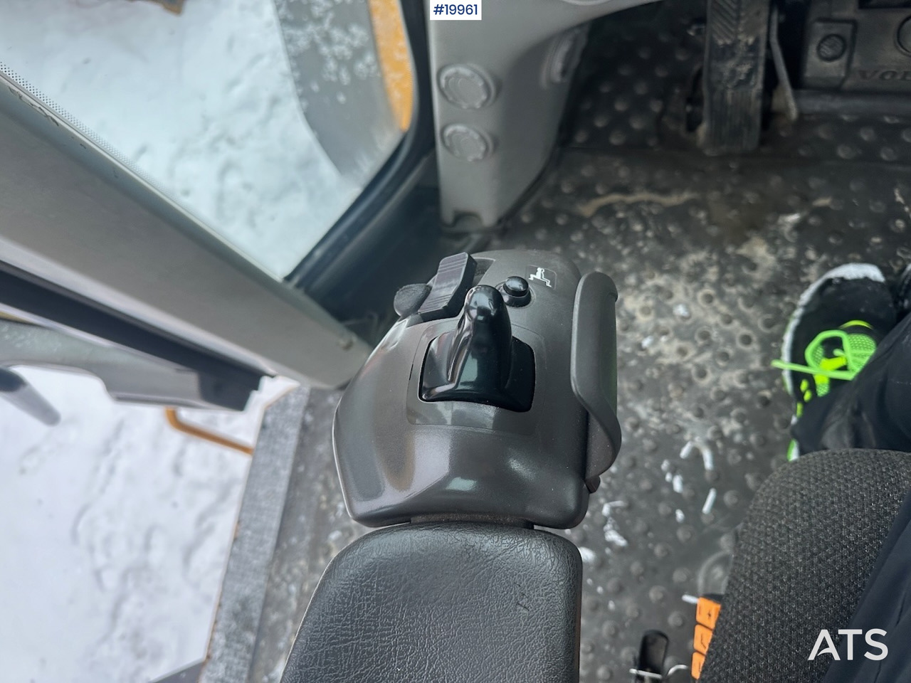 Riteņu iekrāvējs Volvo L90F: foto 41
