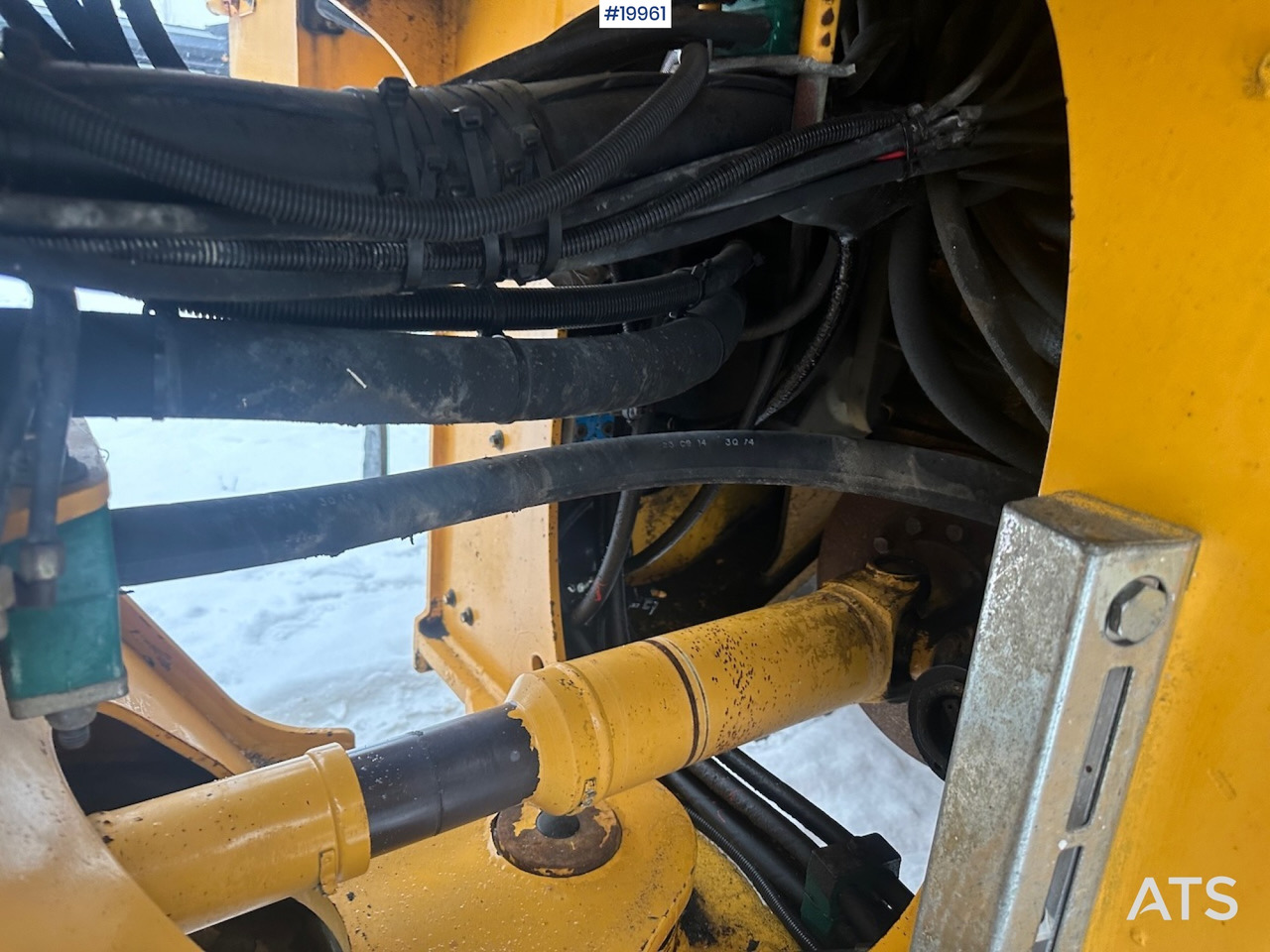 Riteņu iekrāvējs Volvo L90F: foto 24