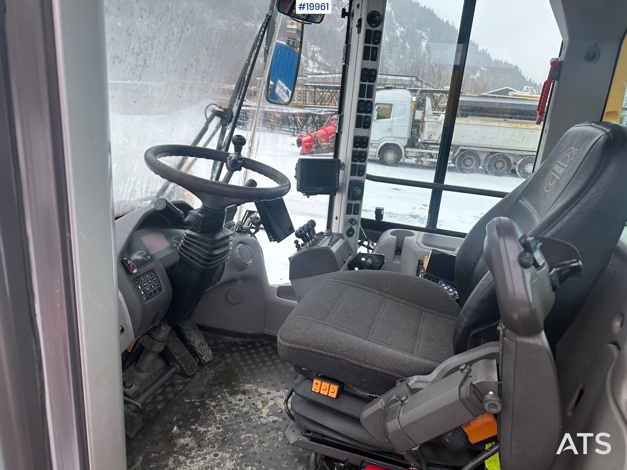 Riteņu iekrāvējs Volvo L90F: foto 29