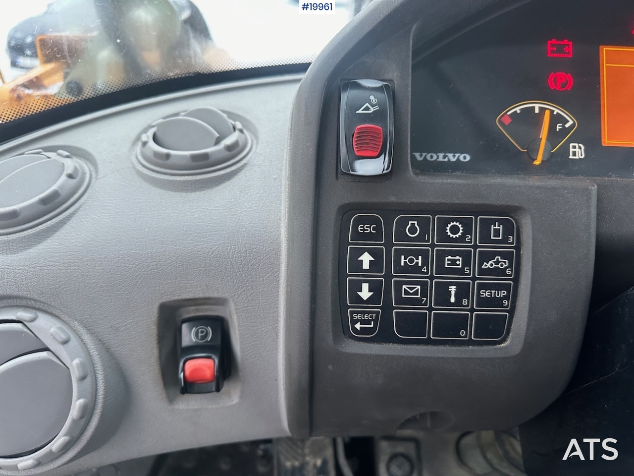 Riteņu iekrāvējs Volvo L90F: foto 33