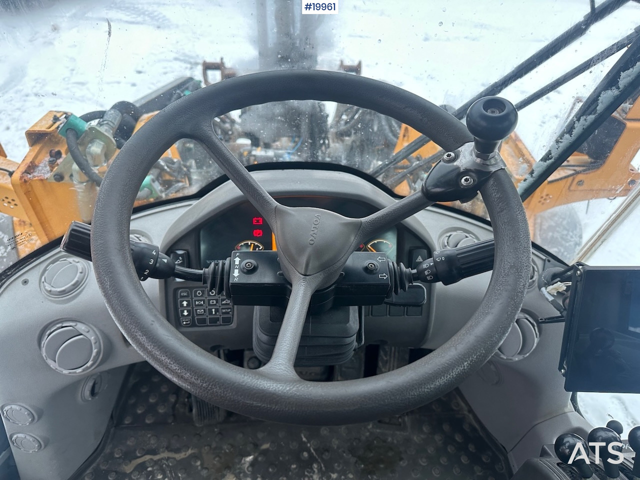 Riteņu iekrāvējs Volvo L90F: foto 32
