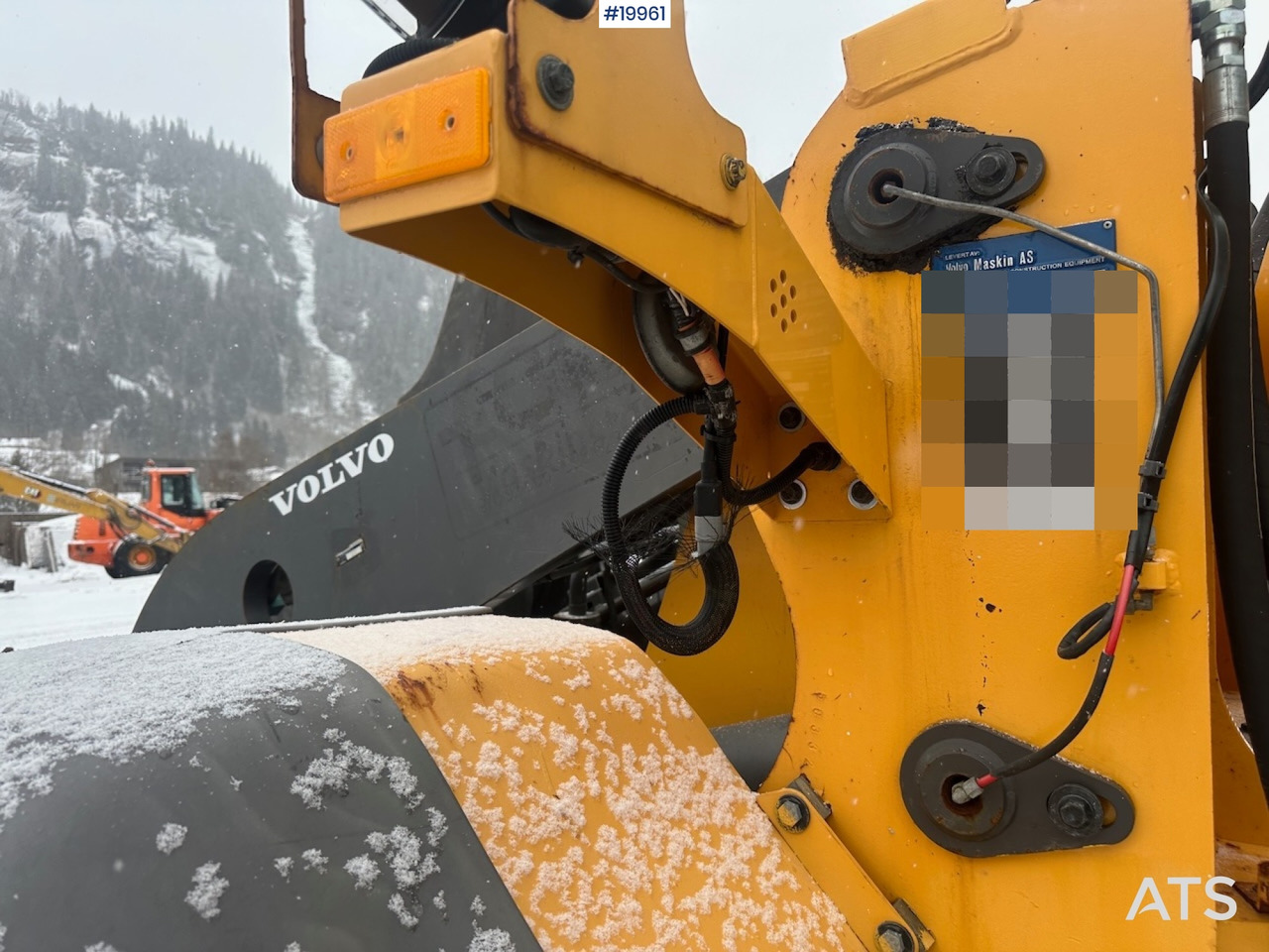 Riteņu iekrāvējs Volvo L90F: foto 23