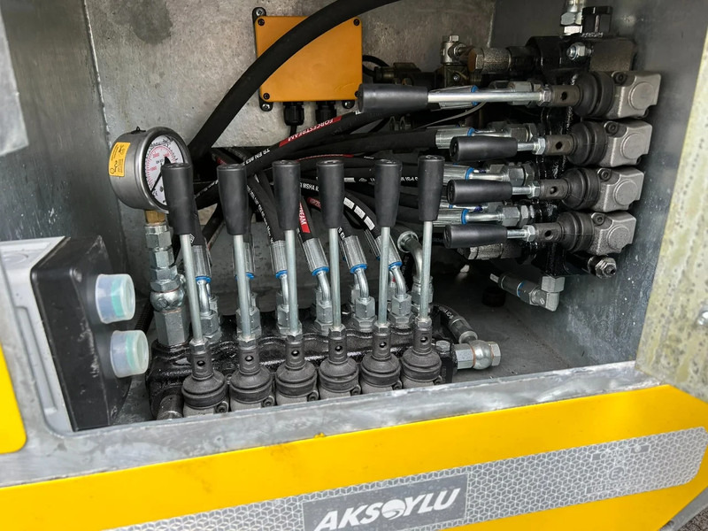 AKSOYLU AKT2 versie II special met extra Functie's 6 car-loader Autotransporter - Puspiekabe autovedējs: foto 4 AKSOYLU AKT2 versie II special met extra Functie's 6 car-loader Autotransporter - Puspiekabe autovedējs: foto 4