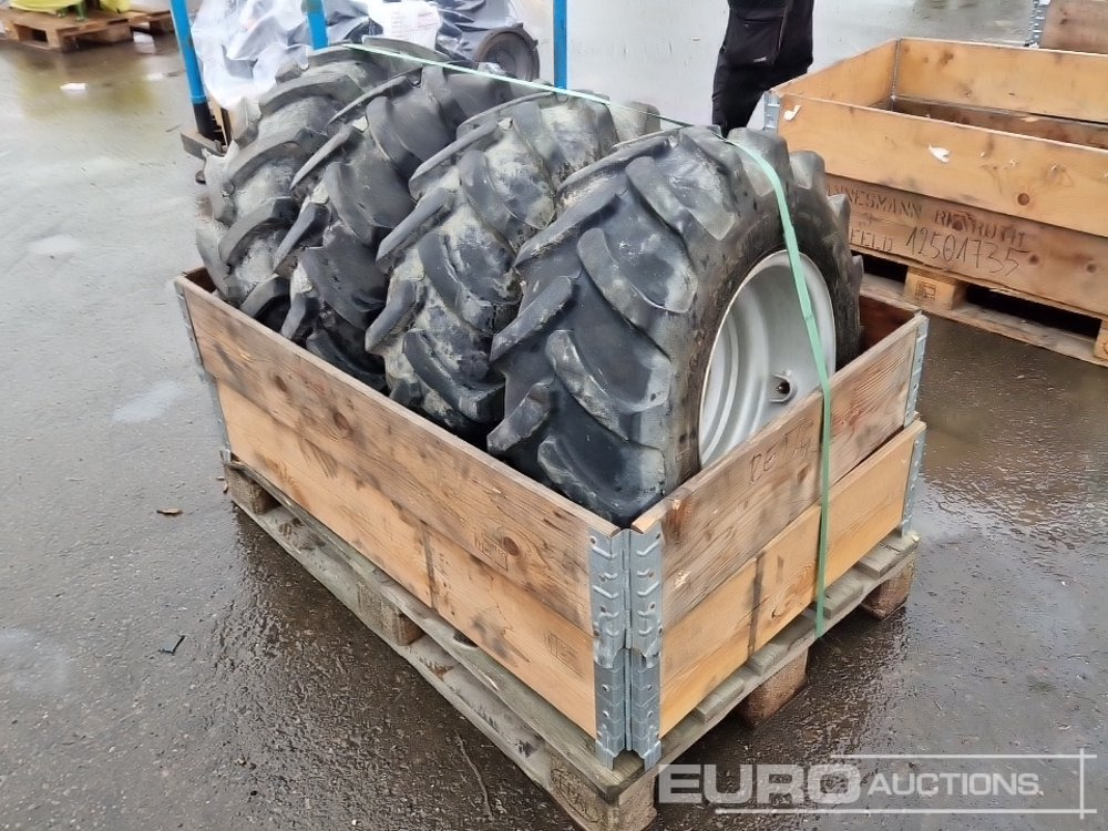 10.0/75-15.3 Tyres with Rims (4 of) - Riepa: foto 2 10.0/75-15.3 Tyres with Rims (4 of) - Riepa: foto 2