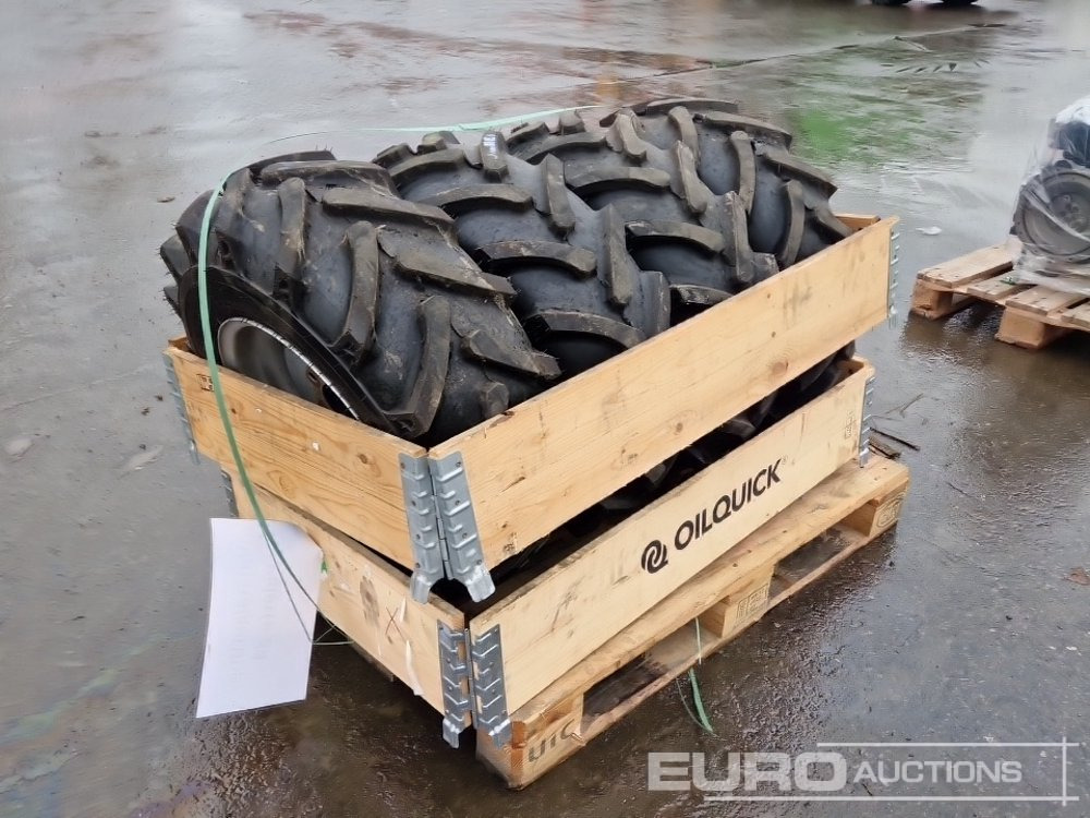10.0/75-15.3 Tyres with Rims (4 of) - Riepa: foto 1 10.0/75-15.3 Tyres with Rims (4 of) - Riepa: foto 1