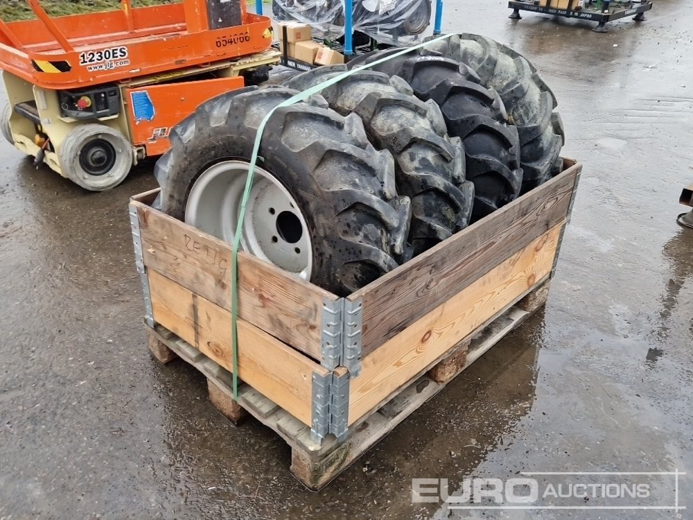 10.0/75-15.3 Tyres with Rims (4 of) - Riepa: foto 3 10.0/75-15.3 Tyres with Rims (4 of) - Riepa: foto 3