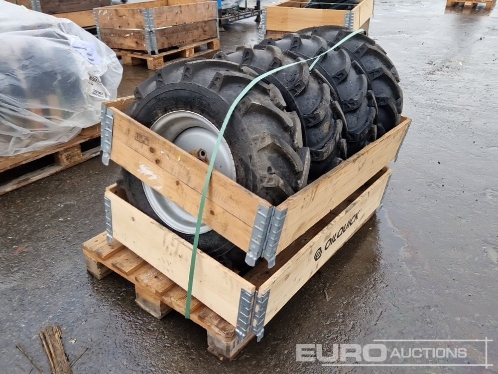10.0/75-15.3 Tyres with Rims (4 of) - Riepa: foto 3 10.0/75-15.3 Tyres with Rims (4 of) - Riepa: foto 3