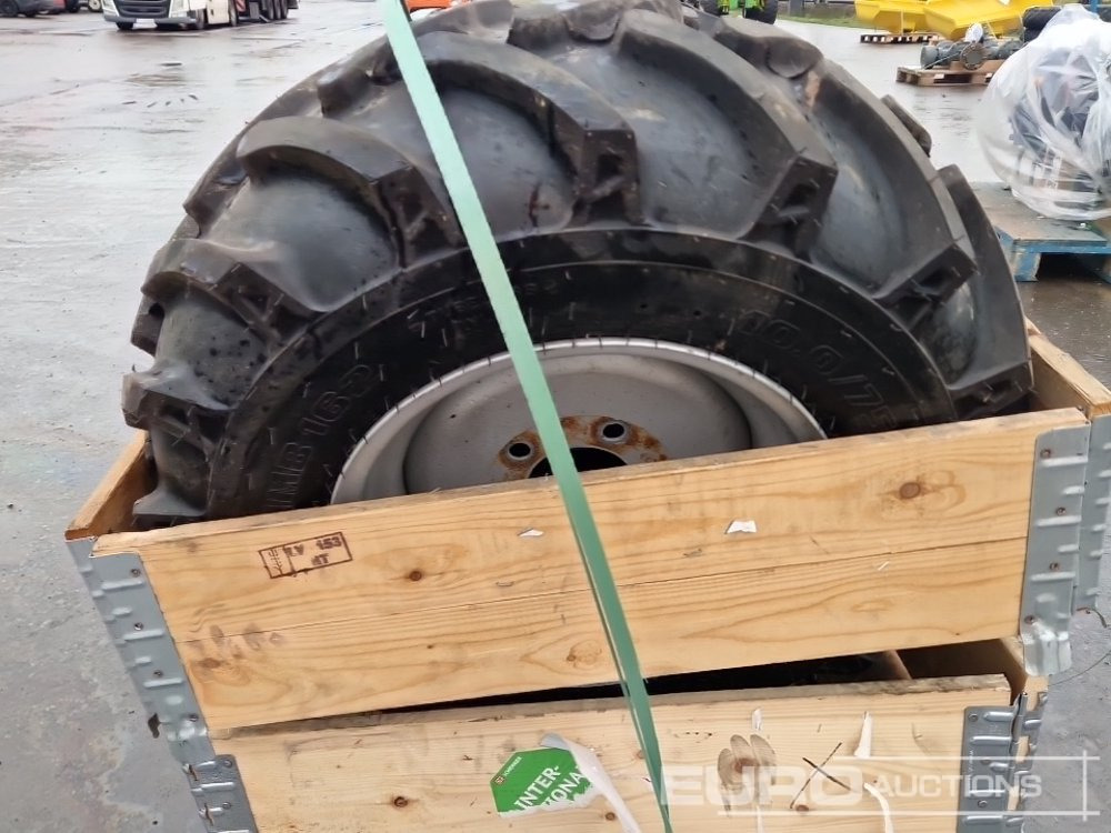 10.0/75-15.3 Tyres with Rims (4 of) - Riepa: foto 5 10.0/75-15.3 Tyres with Rims (4 of) - Riepa: foto 5