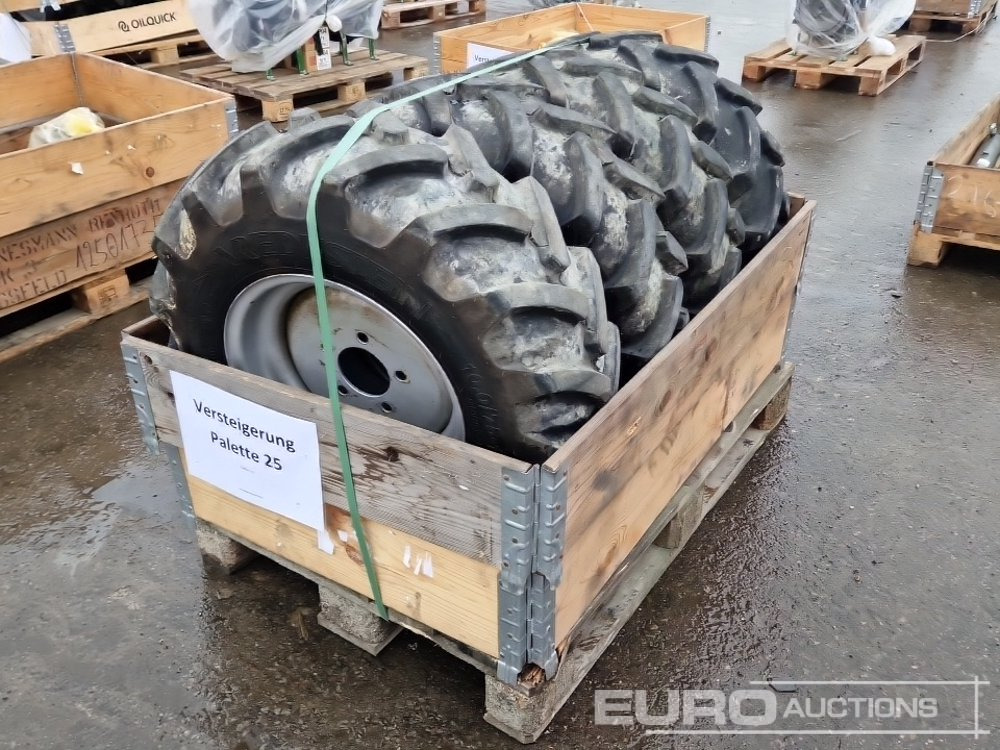 10.0/75-15.3 Tyres with Rims (4 of) - Riepa: foto 1 10.0/75-15.3 Tyres with Rims (4 of) - Riepa: foto 1