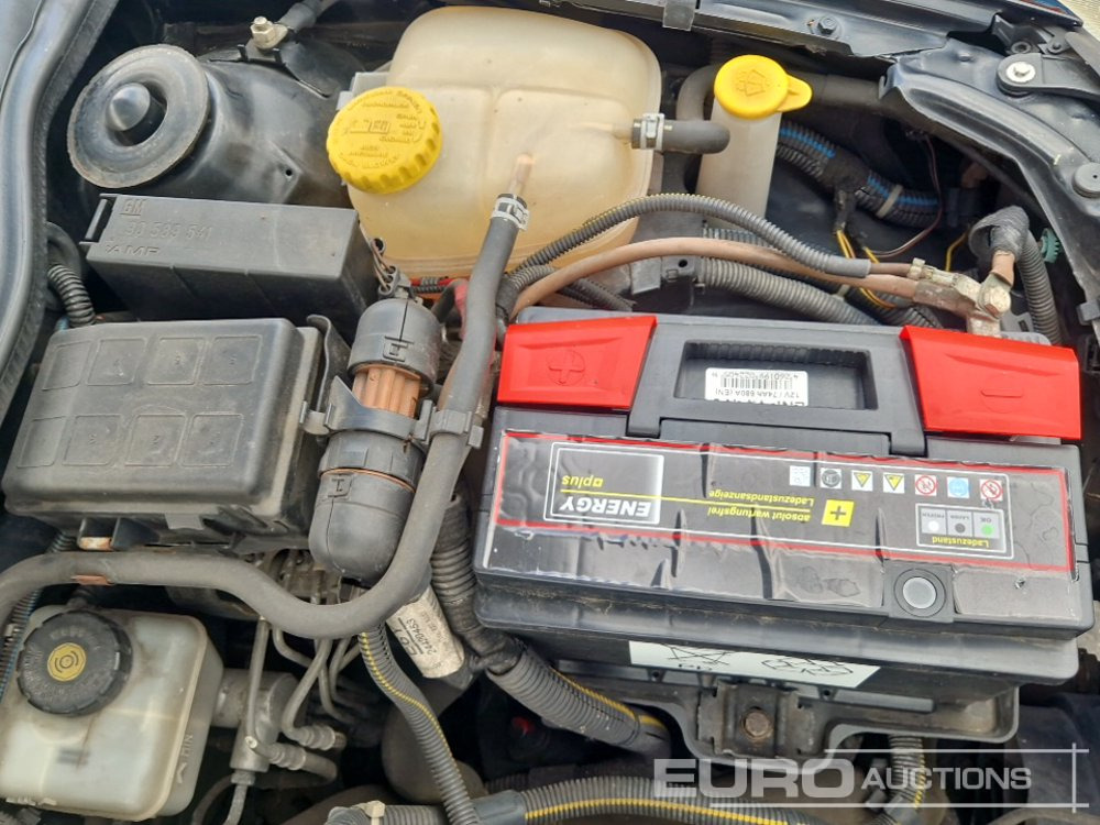 Vieglā automašīna 2002 Opel Astra: foto 14