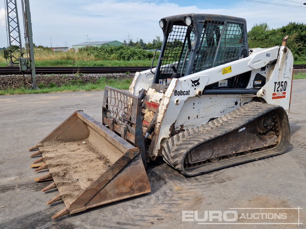 2005 Bobcat T250 - Kompaktiekrāvējs: foto 1 2005 Bobcat T250 - Kompaktiekrāvējs: foto 1