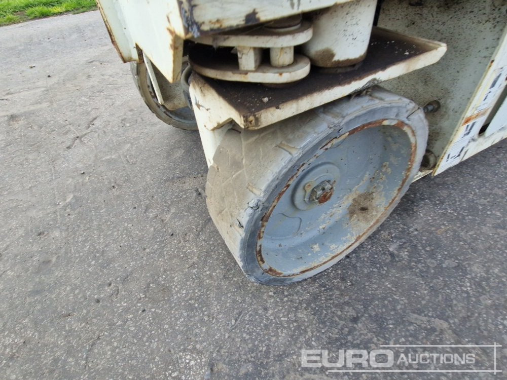 Šķērveida pacēlājs 2012 Genie GS-3232: foto 6