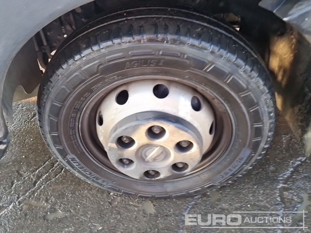 Komercauto pašizgāzējs 2018 Nissan NT400: foto 10 Komercauto pašizgāzējs 2018 Nissan NT400: foto 10