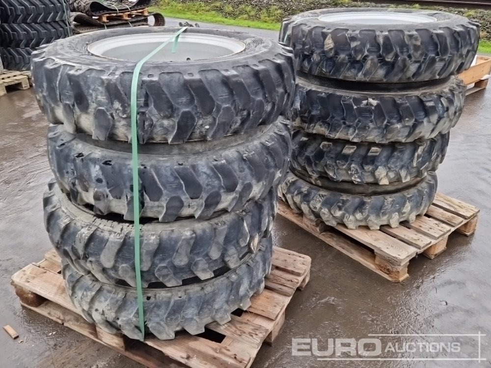 Alliance 8.25-20 Tyres with Rims (4 of) - Riepa: foto 2 Alliance 8.25-20 Tyres with Rims (4 of) - Riepa: foto 2