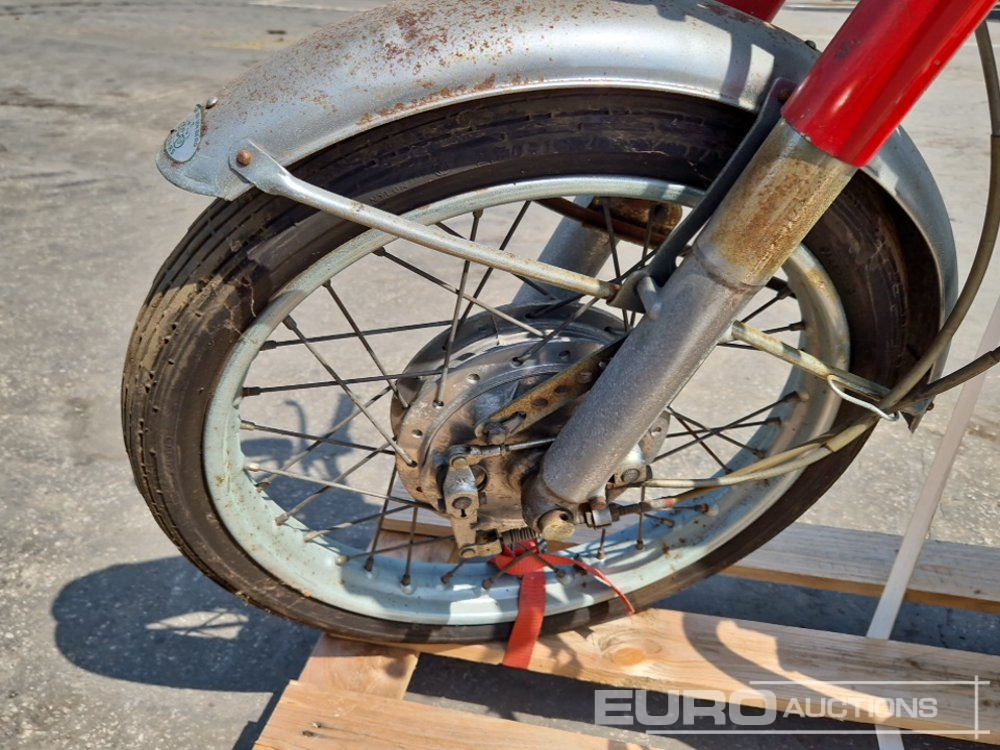 Honda 125 - Motocikls: foto 5 Honda 125 - Motocikls: foto 5