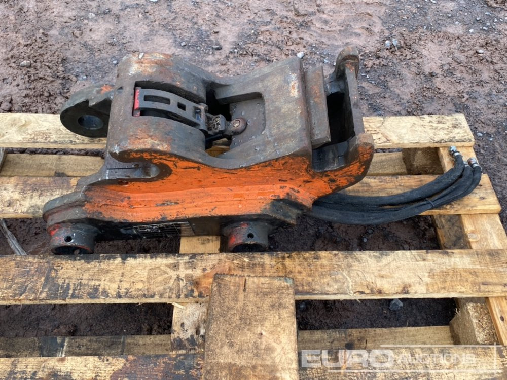 Hydraulic Quick Hitch 50mm Pin to suit 6-8 Ton Excavator - Ātrā sakabe: foto 2 Hydraulic Quick Hitch 50mm Pin to suit 6-8 Ton Excavator - Ātrā sakabe: foto 2