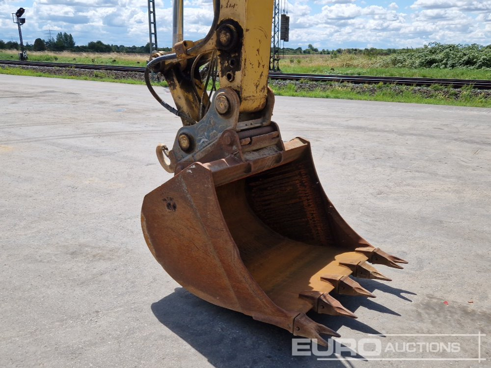 Kāpurķēžu ekskavators Komatsu PC228USLC-3N0: foto 18