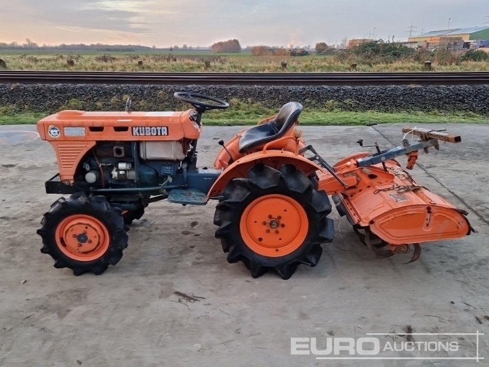 Kubota B7001 - Mini traktors: foto 2 Kubota B7001 - Mini traktors: foto 2