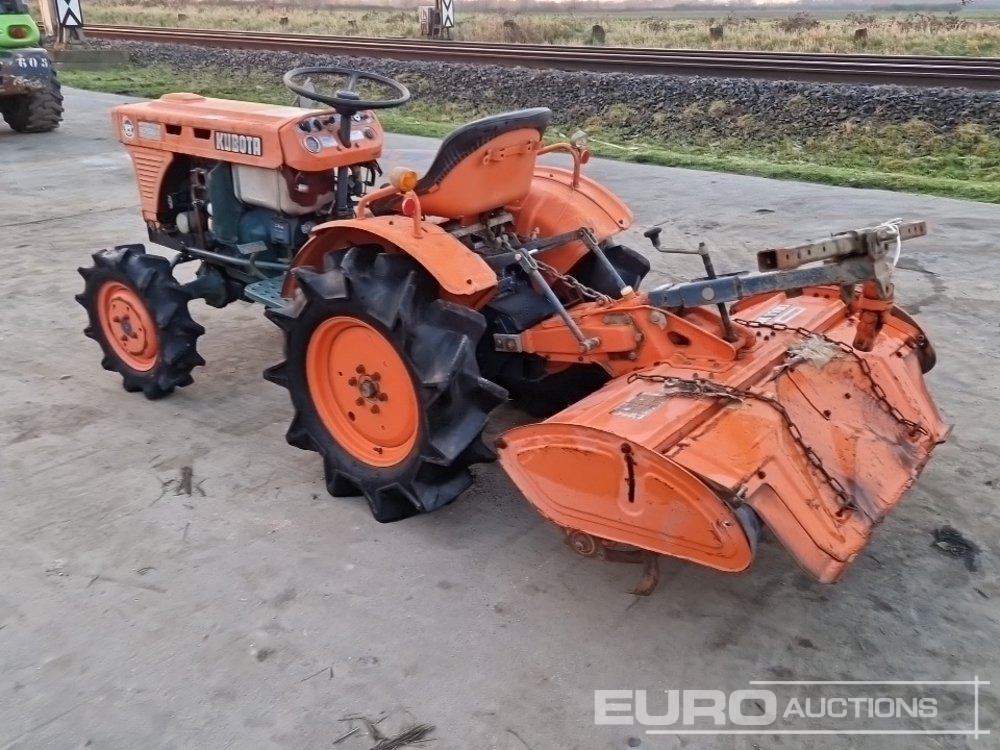 Kubota B7001 - Mini traktors: foto 3 Kubota B7001 - Mini traktors: foto 3