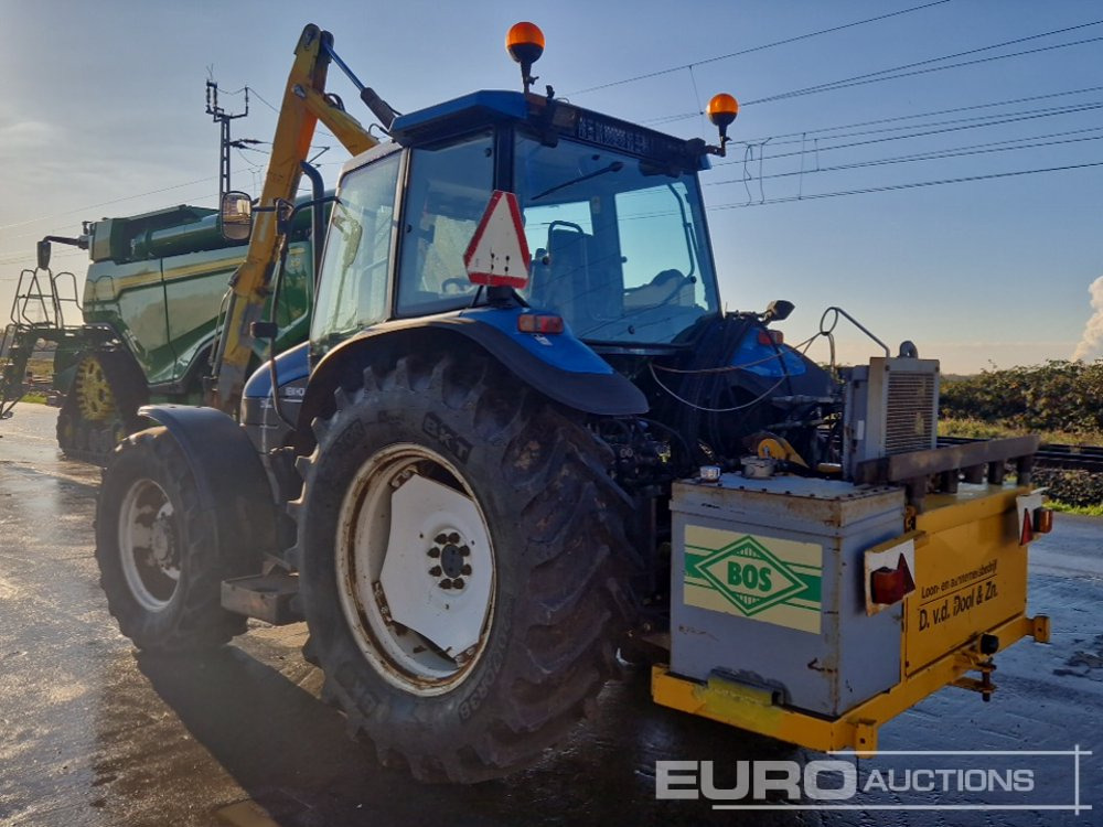 New Holland TS100 - Traktors: foto 3 New Holland TS100 - Traktors: foto 3