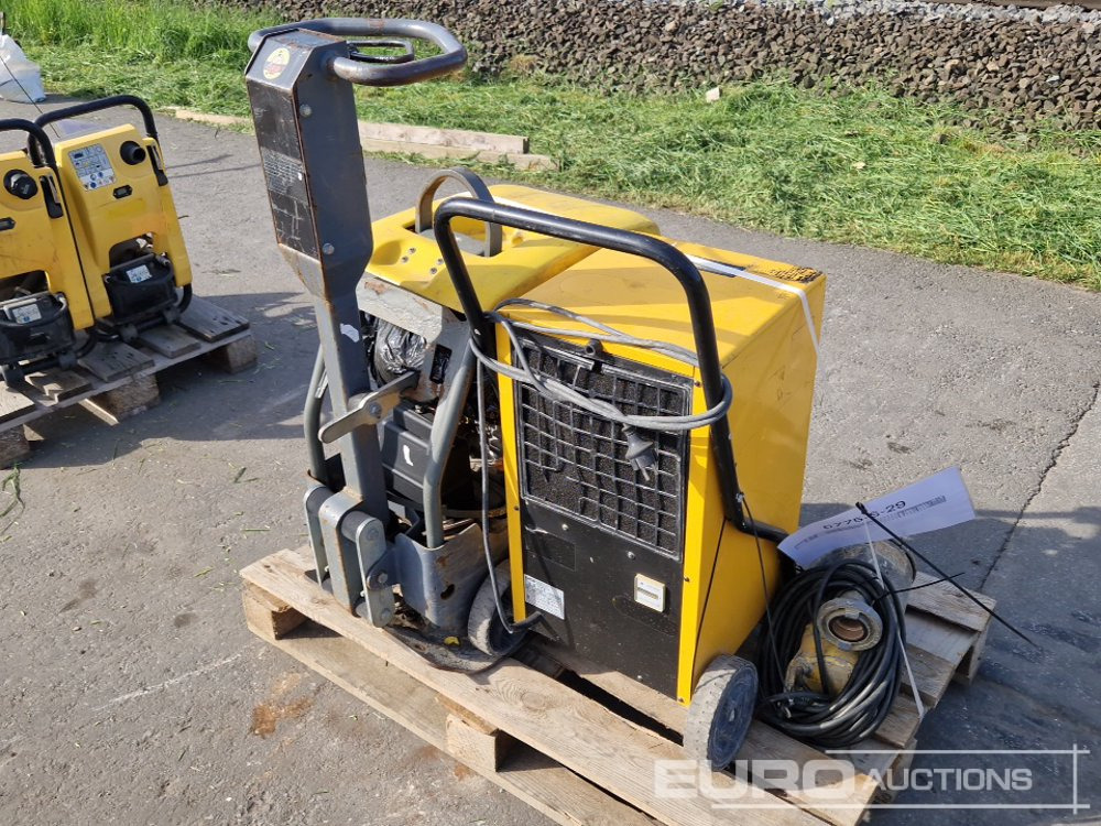 Pallet of Weda 10 Submersible Pump, Master DH26 Dehimidifier, LG164 Compaction Plate - Celtniecības maisītājs: foto 2 Pallet of Weda 10 Submersible Pump, Master DH26 Dehimidifier, LG164 Compaction Plate - Celtniecības maisītājs: foto 2