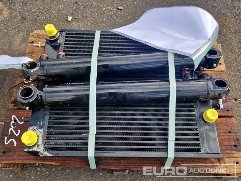 Cylinder (2 of) + Radiator to suit Thwaites MACH201 - Rezerves daļa: foto 1 Cylinder (2 of) + Radiator to suit Thwaites MACH201 - Rezerves daļa: foto 1