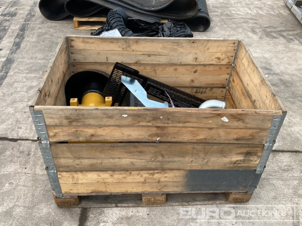 Pallet of Filter Housing, Pipe Work, Radiator to suit CAT (2 of) - Rezerves daļa - Celtniecības tehnika: foto 3 Pallet of Filter Housing, Pipe Work, Radiator to suit CAT (2 of) - Rezerves daļa - Celtniecības tehnika: foto 3