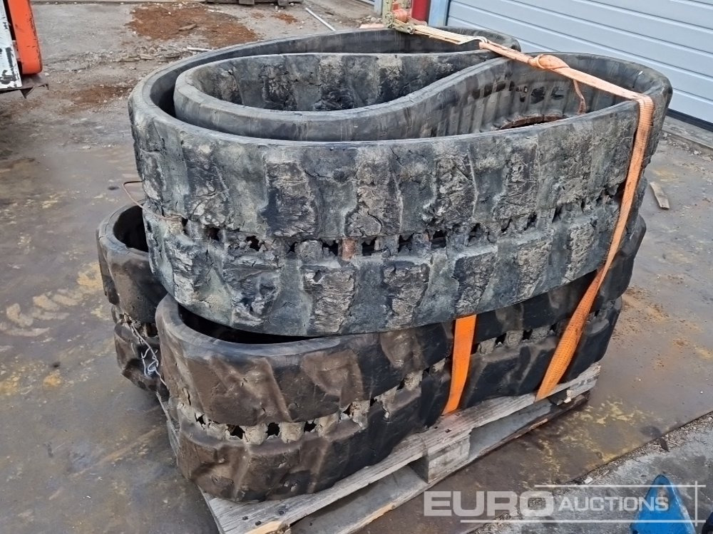 Rubber Tracks to suit Mini Excavator (2 of) - Kāpurķēdes - Celtniecības tehnika: foto 1 Rubber Tracks to suit Mini Excavator (2 of) - Kāpurķēdes - Celtniecības tehnika: foto 1