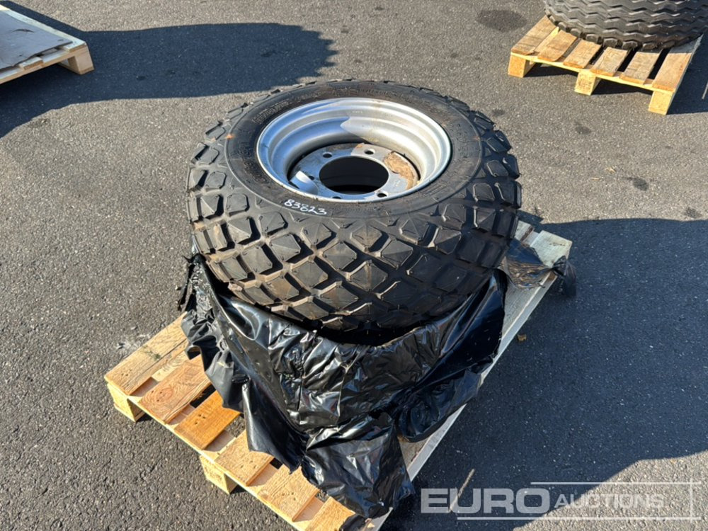 Unused Cultor 10.0/75-15.3 Tyre & Rim (2 of) - Riepa: foto 1 Unused Cultor 10.0/75-15.3 Tyre & Rim (2 of) - Riepa: foto 1