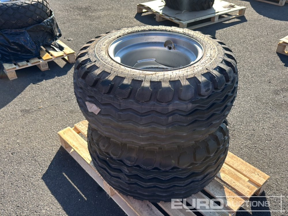 Unused Mitas 15.0/55-17 Tyre & Rim (2 of) - Riepa: foto 2 Unused Mitas 15.0/55-17 Tyre & Rim (2 of) - Riepa: foto 2